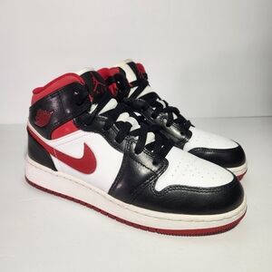 Air Jordan 1 Mid GS White Gym Red Black 5.5Y/ Women's 7 DJ4695-122